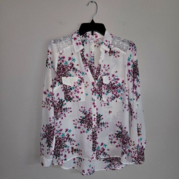 Candie's Floral and Lace Button Up Blouse in a Misses size Small - Picture 2 of 13